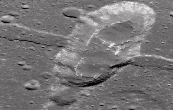 نمونه های چین از ماه دلیل فعالیت آتشفشانی قمر زمین را آشکار کرد